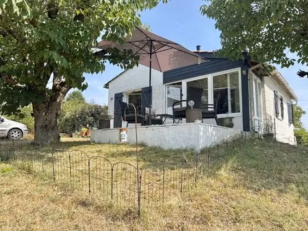 maison de plain-pied avec terrasse et vues spectaculaires lauzerte