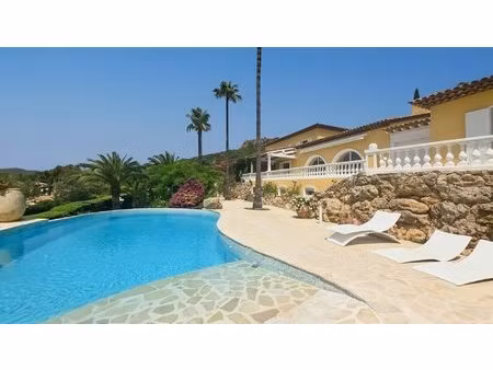 très belle propriété à agay