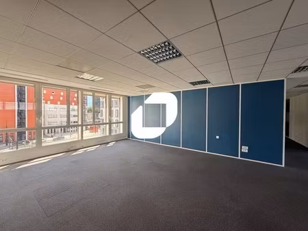 location bureaux 334 m² à 668 m²