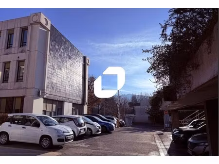 location bureaux 251 m²