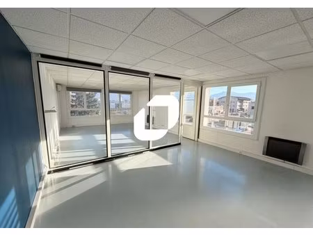 location bureaux 65 m²