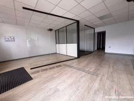 location bureaux et commerces à mayenne (53100) : à louer / 65m² mayenne