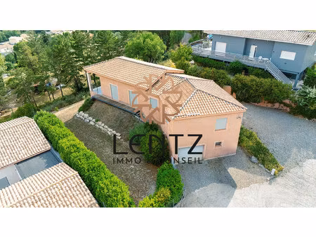 maison contemporaine avec vue imprenable sur les hauteurs de dig