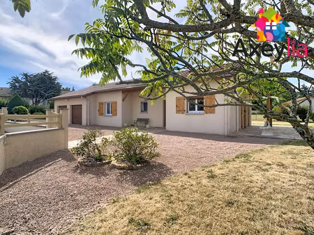 a vendre- a 30 minutes de roanne- maison de plain pied de 2006  4 chambres