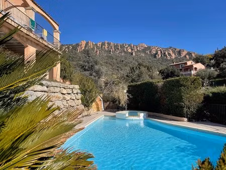 agay: proche plage et commerces villa 8 pièces