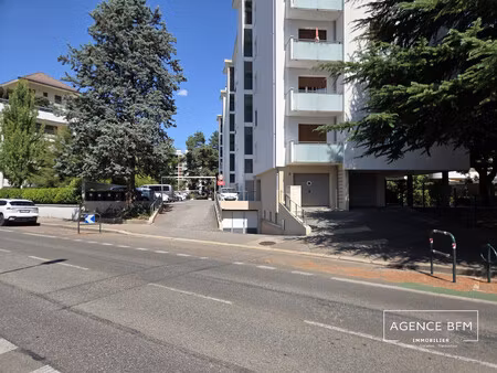location parking annecy 74000