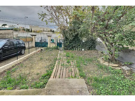 a louer dans une maison indivuelle un petite maison de type 2 avec jardin à marseille 1301