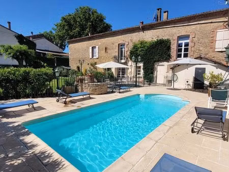 exceptionnel maison pleine de caractère avec piscine