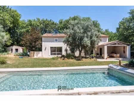 bastide avec piscine  suite parentale  au calme à 15 minutes d'uzès
