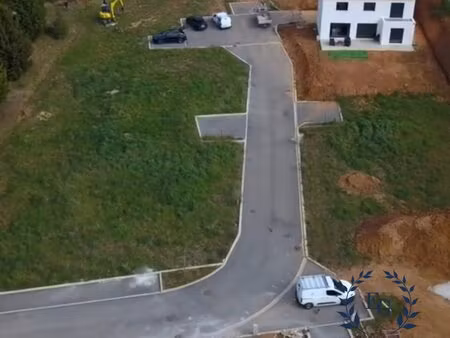 dernier lot terrain 670 m² à meyreuil (vieux village)
