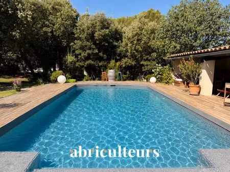 magnifique maison avec terrain  piscine/ poolhouse  dépendance à rognes 13840