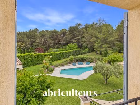 prestigieuse maison t8 de 233m² sur un terrain de 6700m² avec piscine à rognes 13840