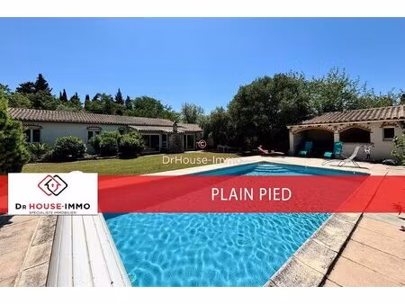 superbe villa de plain-pied 5 chambres avec piscine  emplacement très rare
