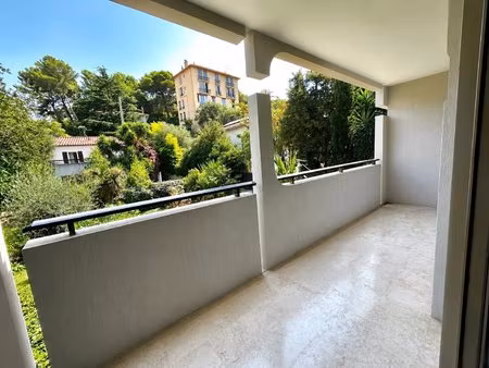 le cannet mairie – studio avec terrasse dans un secteur très recherché
