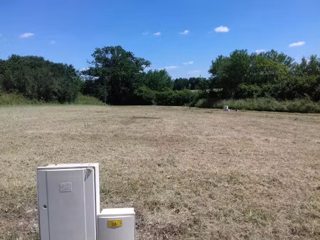 terrain à bâtir de 746 m² à le houga (32)