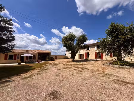 propriété de caractère sur 10 622m2