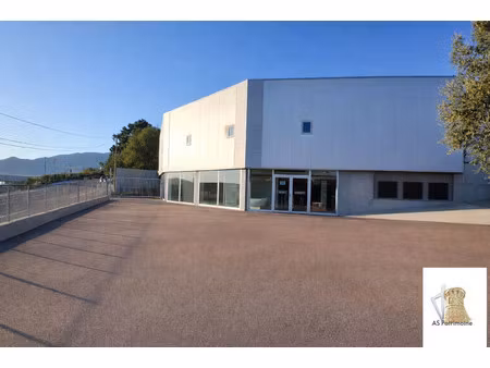 location local commercial 5 pièces