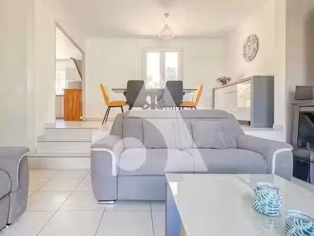 vente maison saintes 17100 - - surface privée