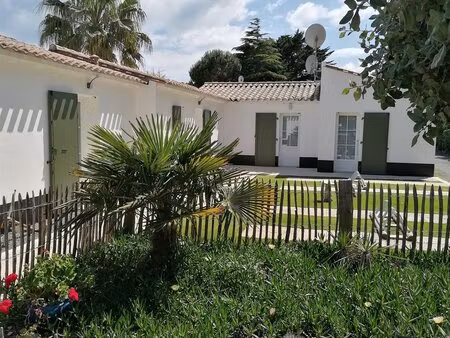 les grenettes - maison de plain pied  piscine et stationnement