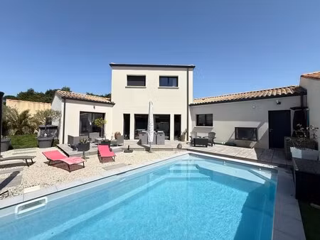 superbe villa récente avec piscine