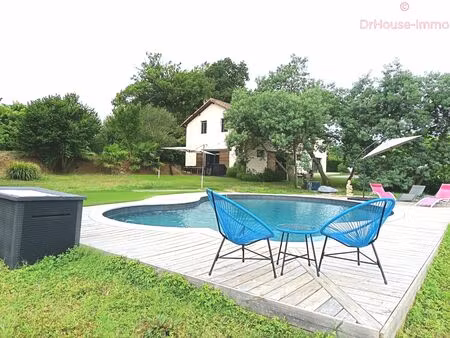 propriété composée de deux habitations avec piscine