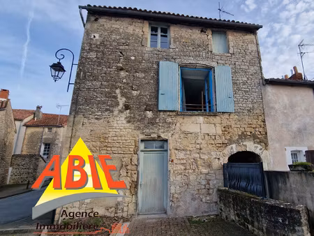 achat immeuble 75m² fontenay le comte 85200
