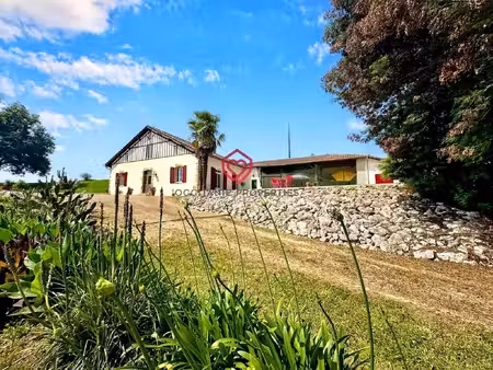 belle maison 3 chambres avec piscine à projan