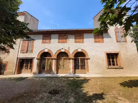 propriété de caractère avec arches et tours - 220 m² habitables + 350 m² de combles...