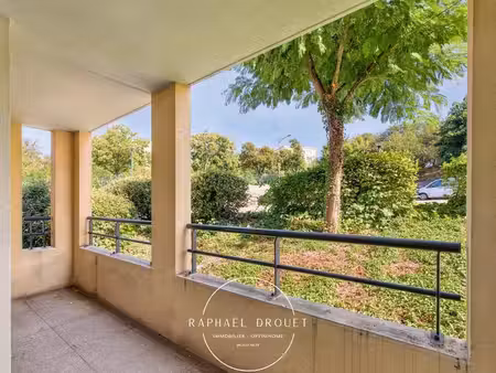t3 avec terrasse et parking – investissement locatif sécurisé à grigny (69520)