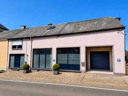 immeuble mixte : spacieuse habitation et espace commercial