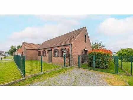 4f  plain pied 3 chambres et beau jardin - faire offre apd 3