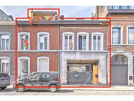 gros batiment! potentiel enorme! ideal investisseurs!