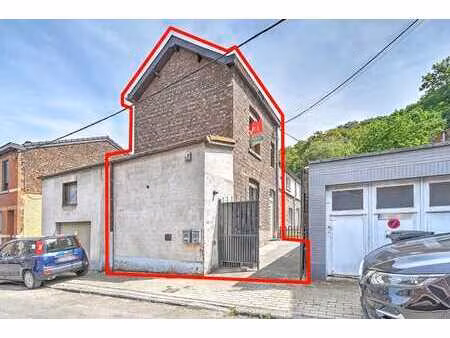 maison 2ch + mezzanine - cour avant - peb c!
