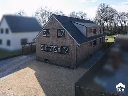 grande maison double dans rue calme à genk