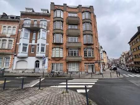 appartement de caractère de 2 chambres en rez-de-chaussée
