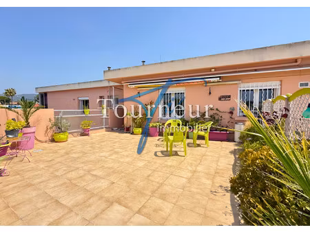 sanary centre a deux pas de tout grand t3/t4 de 91m2 avec de