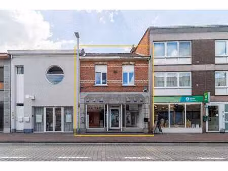 handelshuis (189m²) met garage in het centrum van kapellen.