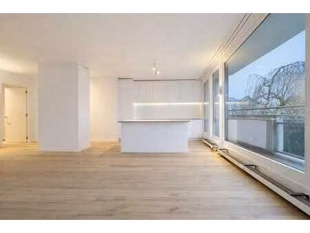 uccle - parvis-saint-pierre