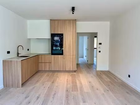 luxueus appartement met 2 slpk en terras + tuin te berchem