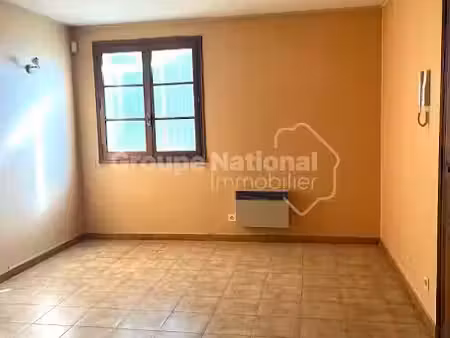 location locaux professionnels 5 pièces 84 m² à rognonas (13870)  690 €