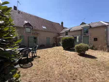 maison de caractère avec dépendance au cœur de montgivray