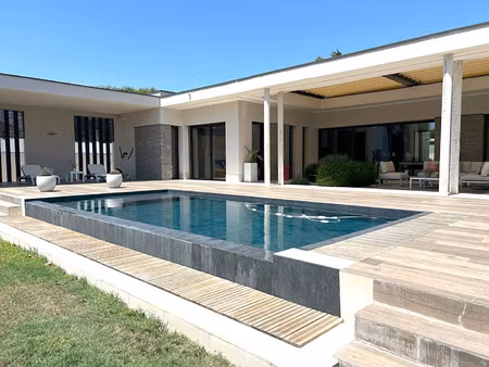 maison de luxe à vendre dans le quartier bellecroix-pont d'avignon