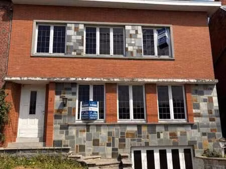 villa 3 façades avec jardin
