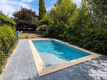 maison avec piscine et jardin