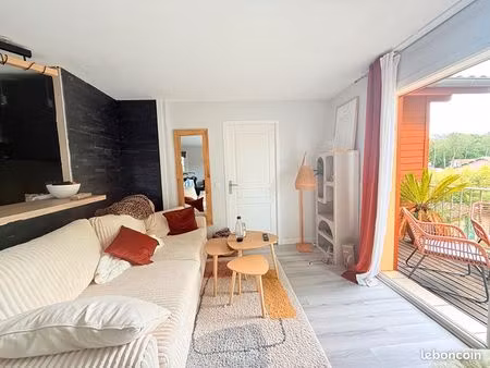 appartement rénové avec terrasse et parking