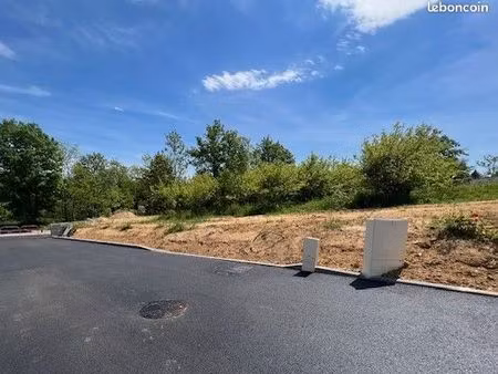 terrain à bâtir de 793m² viabilisé et libre de constructeur