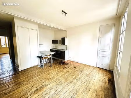 f2 de 43m² au centre-ville  chauffage compris