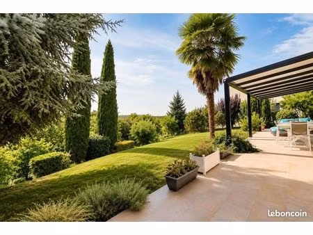 maison 8 pièces 241 m²
