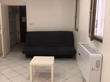 studio meublé et climatisé de 21m2 plein centre ville aubagne