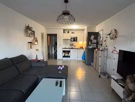 3 pièces 63m2+ 2 places de parking privées + 2 jardins (75m2)
